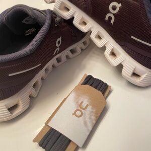 On Cloud Running Shoes with Laces size 6